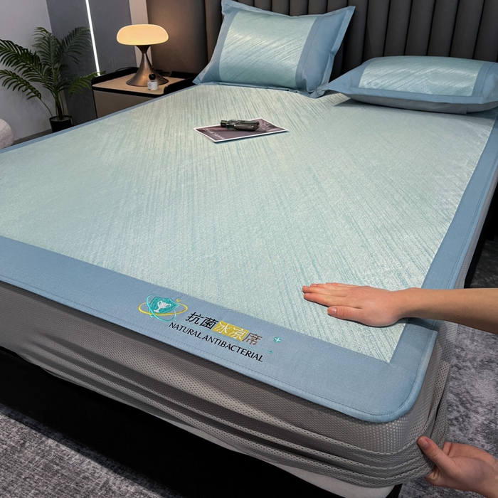 91家纺网 家纺一手货源 找家纺 阿亮家居 2025新款凉席冰丝席三明治宽包边刺绣款粗冰丝凉席流星雨蓝（床笠款）