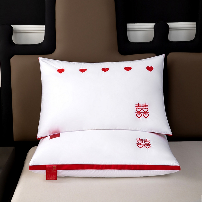 91家纺网 家纺一手货源 找家纺 枕之坊 2025新款婚庆羽丝枕枕头枕芯 心心相印