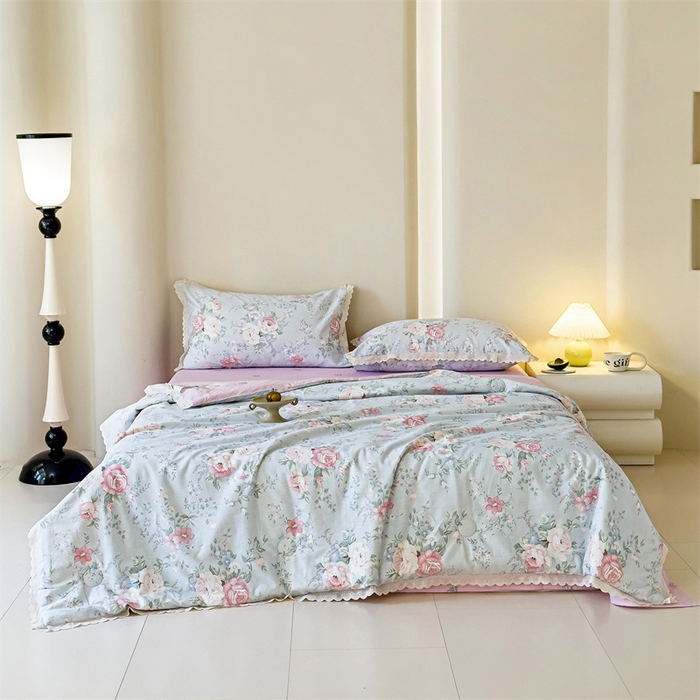 91家纺网 家纺一手货源 找家纺 2025新款全棉花边大豆夏被四件套 华庭庄园-蓝