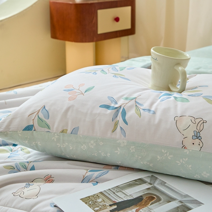 91家纺网 家纺一手货源 找家纺 珂博家纺2025新款亲肤全棉印花夏被 兔兔乐园