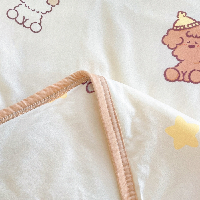 91家纺网 家纺一手货源 找家纺 金爱家2025新款A类高品质正版授权miiiiichan可爱卡通狗狗白熊女孩牛奶丝针织棉夏被 针织棉miiiiichan-星星狗狗