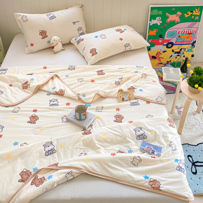 91家纺网 家纺一手货源 找家纺 金爱家2025新款A类高品质正版授权miiiiichan可爱卡通狗狗白熊女孩牛奶丝针织棉夏被 针织棉miiiiichan-星星狗狗