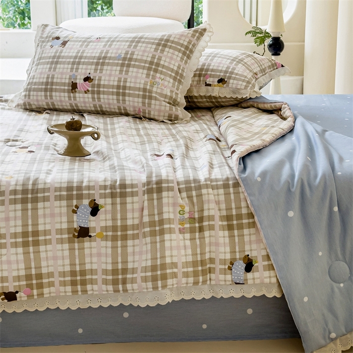 91家纺网 家纺一手货源 找家纺 2025新款全棉花边大豆夏被四件套 狗狗游园会