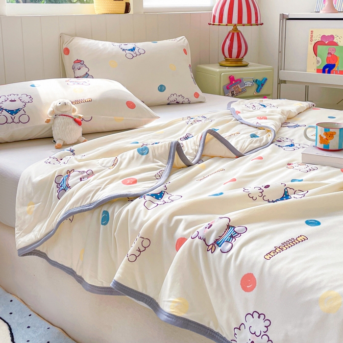 91家纺网 家纺一手货源 找家纺 金爱家2025新款A类高品质正版授权miiiiichan可爱卡通狗狗白熊女孩牛奶丝针织棉夏被 针织棉miiiiichan-彩点狗狗