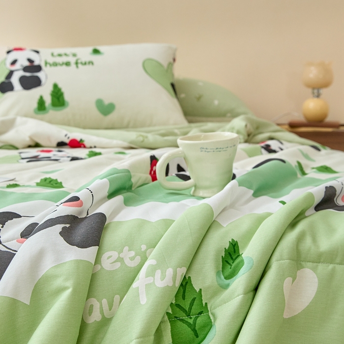 91家纺网 家纺一手货源 找家纺 珂博家纺2025新款亲肤全棉印花夏被 森林熊猫