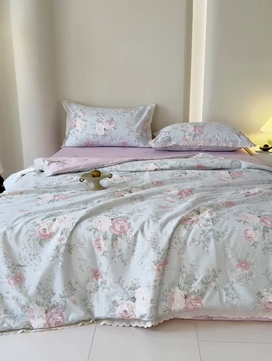 91家纺网 家纺一手货源 找家纺 2025新款全棉花边大豆夏被四件套 华庭庄园-蓝