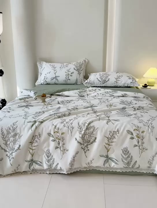 91家纺网 家纺一手货源 找家纺 2025新款全棉花边大豆夏被四件套 春涧