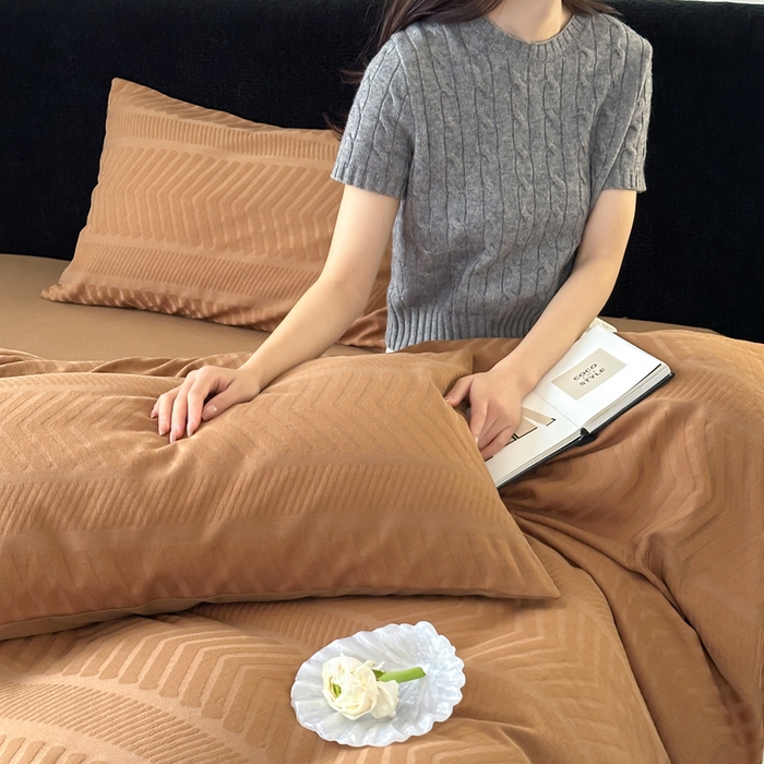 91家纺网 家纺一手货源 找家纺 例外Home 2025新款全棉提花四件套-鱼骨纹 鱼骨纹-太妃咖