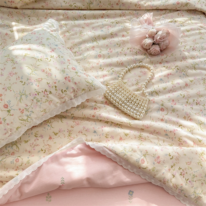 91家纺网 家纺一手货源 找家纺 2025新款全棉花边大豆夏被四件套 花蔓梦境