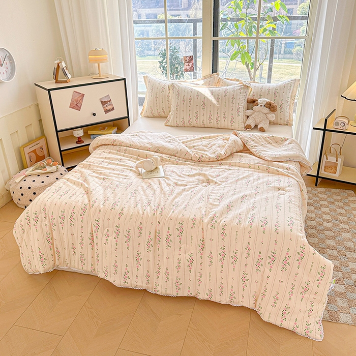 91家纺网 家纺一手货源 找家纺 创优  2025新款有氧双层纱小清新印花小花边夏被夏凉被可机洗空调被子被芯 粉黛花园