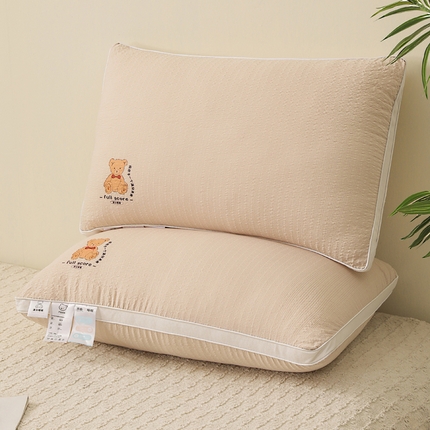91家纺网 家纺一手货源 找家纺 （总）大熊枕芯 2025新款小熊泡泡纱羽丝绒枕芯
