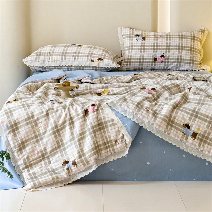 91家纺网 家纺一手货源 找家纺 2025新款全棉花边大豆夏被四件套 狗狗游园会