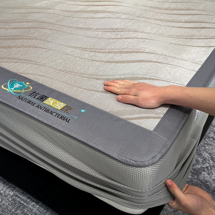 91家纺网 家纺一手货源 找家纺 阿亮家居 2025新款凉席冰丝席三明治宽包边刺绣款粗冰丝凉席柔美咖（床笠款）