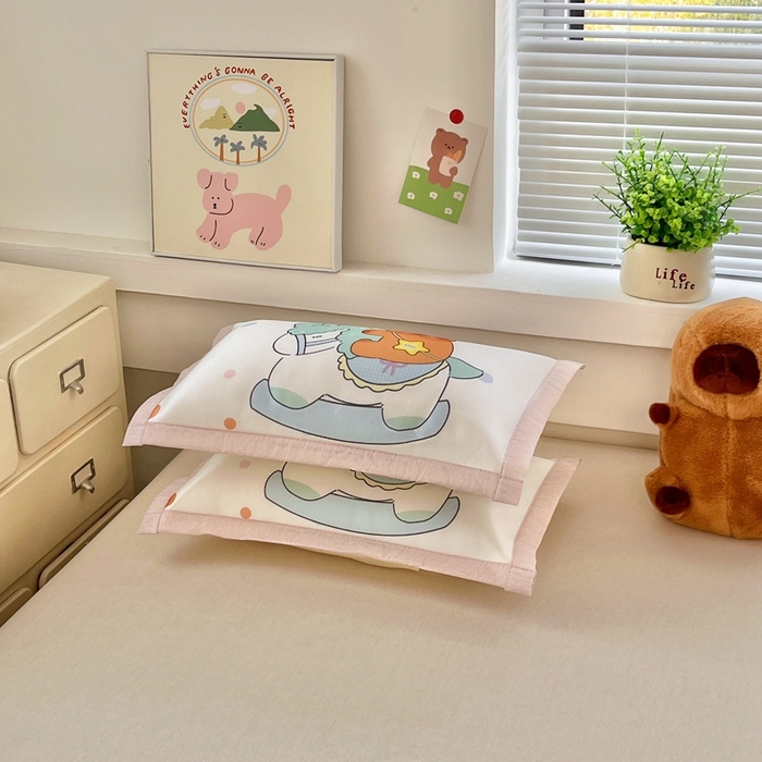 91家纺网 家纺一手货源 找家纺 博雅2025新款冰丝单枕套三丽欧，宇航员，卡皮 小马卡皮巴拉