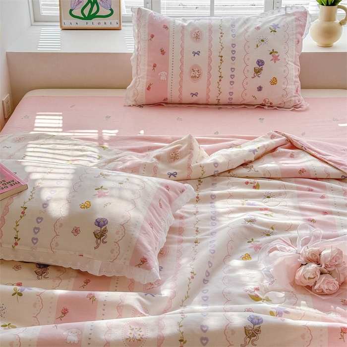 91家纺网 家纺一手货源 找家纺 2025新款全棉花边大豆夏被四件套 花朵兔兔