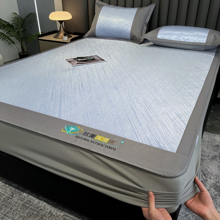 91家纺网 家纺一手货源 找家纺 （总）阿亮家居 2025新款凉席冰丝席三明治宽包边刺绣款粗冰丝凉席