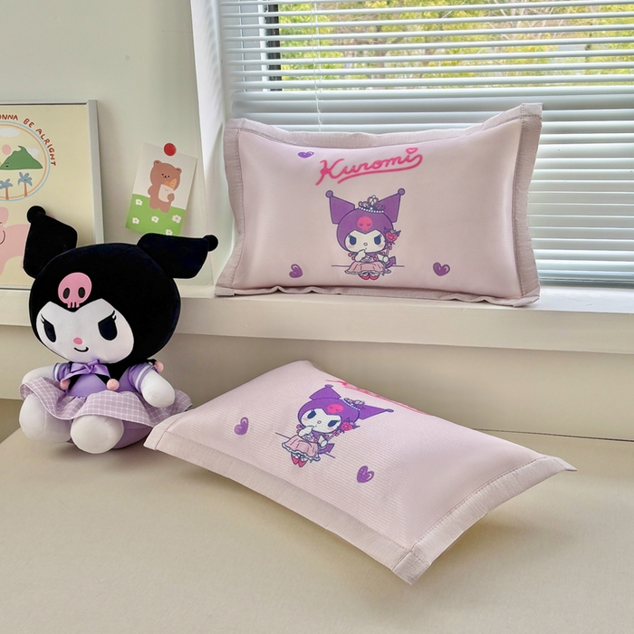 91家纺网 家纺一手货源 找家纺 博雅2025新款三丽欧冰丝单枕套 礼盒库洛米