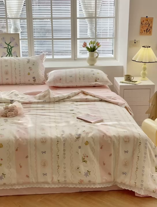 91家纺网 家纺一手货源 找家纺 2025新款全棉花边大豆夏被四件套 花朵兔兔