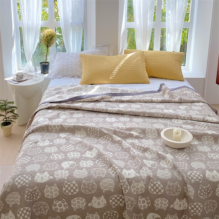 91家纺网 家纺一手货源 找家纺  2025新款a类全棉三层纱多功能毛巾被盖毯床单夏被空调被 百变猫咪-咖