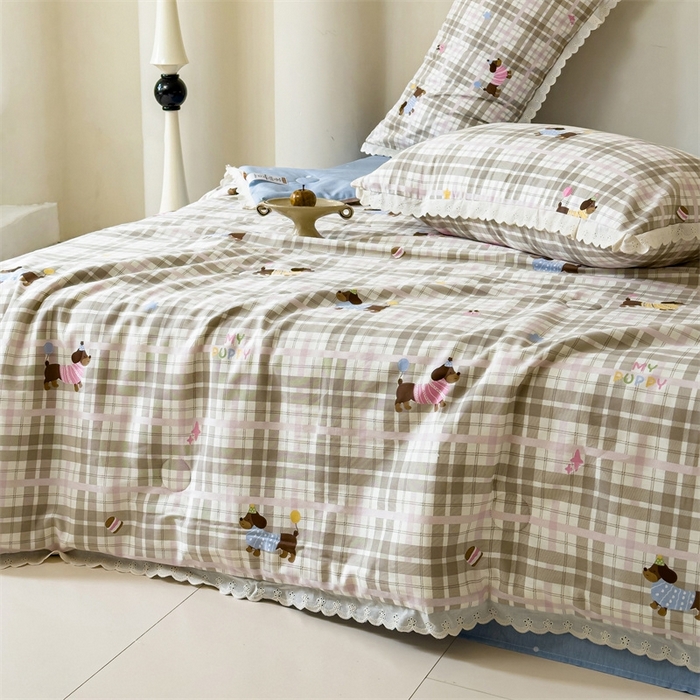 91家纺网 家纺一手货源 找家纺 2025新款全棉花边大豆夏被四件套 狗狗游园会