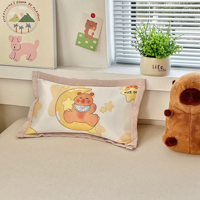 91家纺网 家纺一手货源 找家纺 博雅2025新款冰丝单枕套三丽欧，宇航员，卡皮 月亮卡皮巴拉