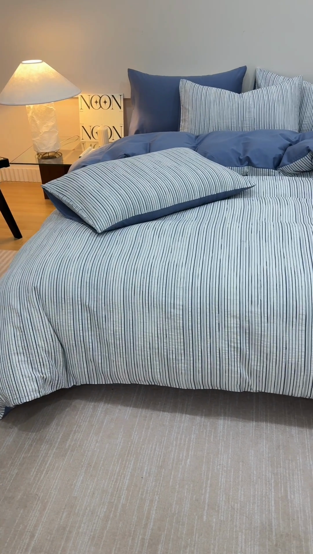 91家纺网 家纺一手货源 找家纺 忆生活家纺 2025新款全棉三层纱色织大提花条纹款四件套 初恋-宝石蓝