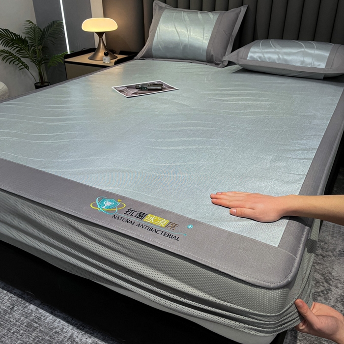 91家纺网 家纺一手货源 找家纺 阿亮家居 2025新款凉席冰丝席三明治宽包边刺绣款粗冰丝凉席柔美绿（床笠款）