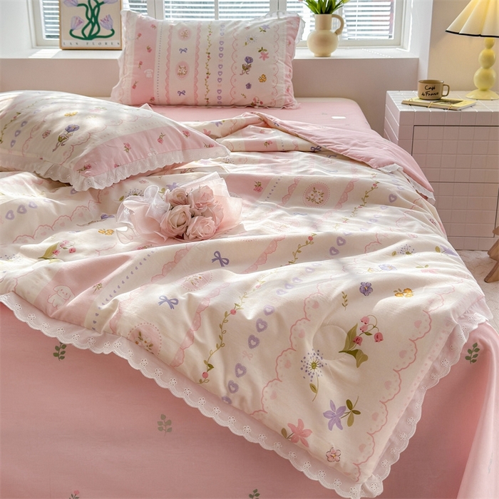 91家纺网 家纺一手货源 找家纺 2025新款全棉花边大豆夏被四件套 花朵兔兔