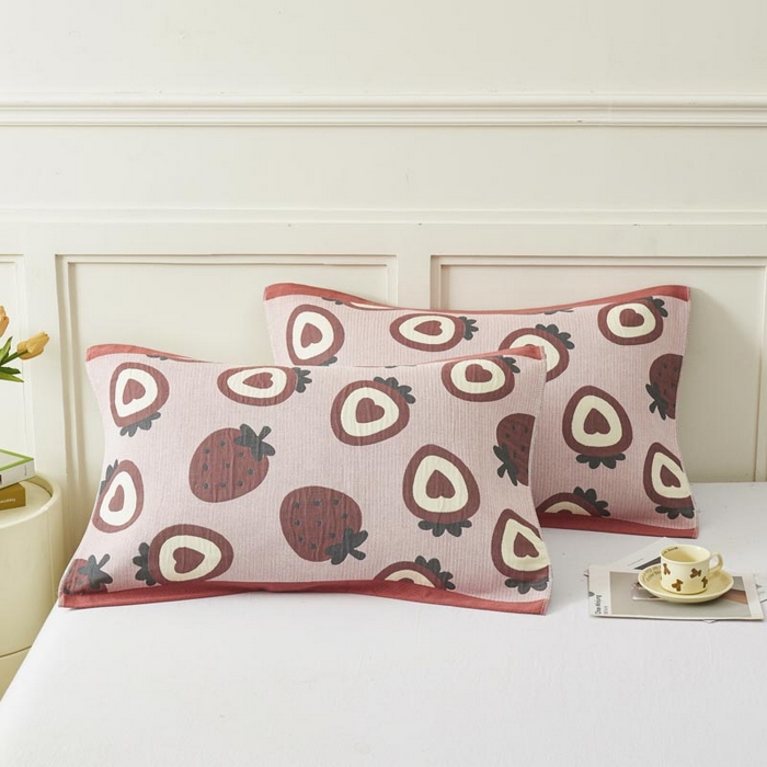 91家纺网 家纺一手货源 找家纺 2025新款纯棉加厚精梳棉纱布枕巾 草莓巧心 -豆粉 52*78cm/对