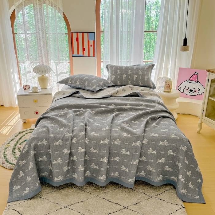 91家纺网 家纺一手货源 找家纺 棠薇家纺2025新款简约风多功能纱布盖毯纱布毯子毛巾被床盖沙发巾单毯枕巾枕套三件套 腊肠小狗