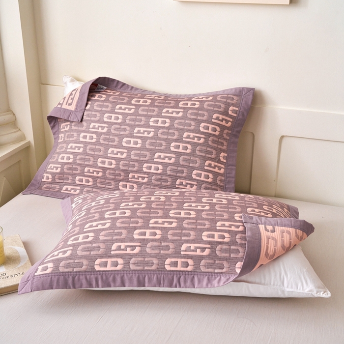 91家纺网 家纺一手货源 找家纺 棠薇家纺2025新款简约风多功能纱布盖毯纱布毯子毛巾被床盖沙发巾单毯枕巾枕套三件套 爱情扣浅紫