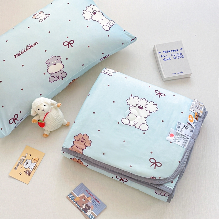 91家纺网 家纺一手货源 找家纺 金爱家2025新款A类高品质正版授权miiiiichan可爱卡通狗狗白熊女孩牛奶丝针织棉夏被 针织棉miiiiichan-蓝点狗狗