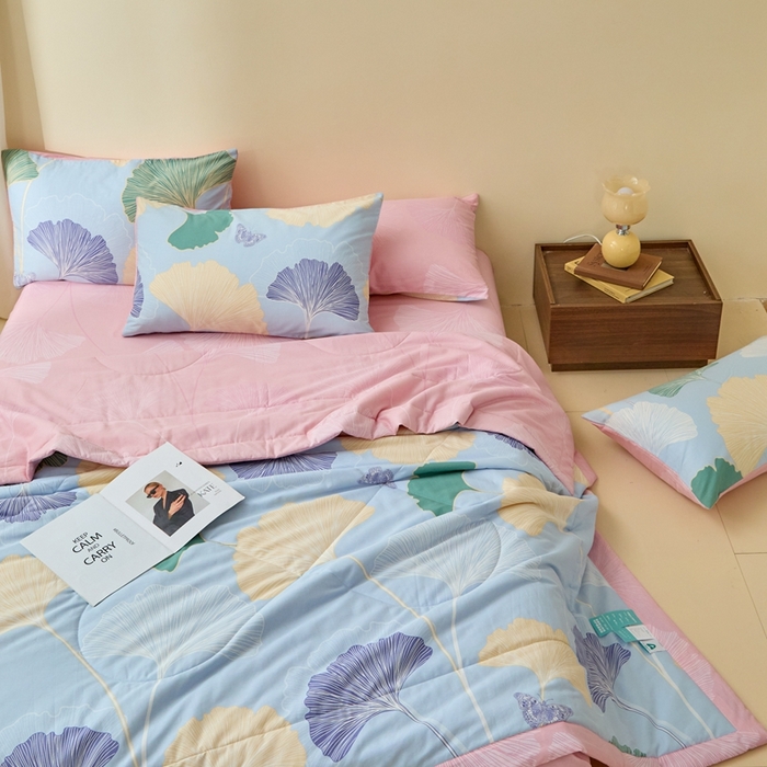 91家纺网 家纺一手货源 找家纺 珂博家纺2025新款亲肤全棉印花夏被 蝶舞杏运