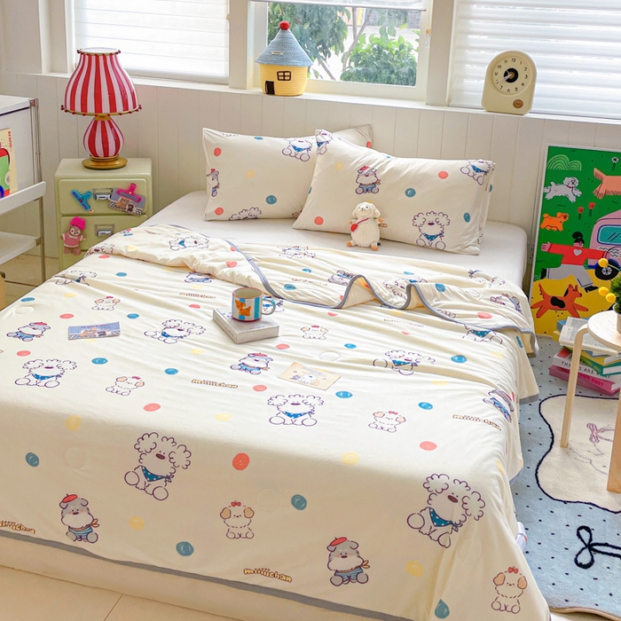 91家纺网 家纺一手货源 找家纺 金爱家2025新款A类高品质正版授权miiiiichan可爱卡通狗狗白熊女孩牛奶丝针织棉夏被 针织棉miiiiichan-彩点狗狗