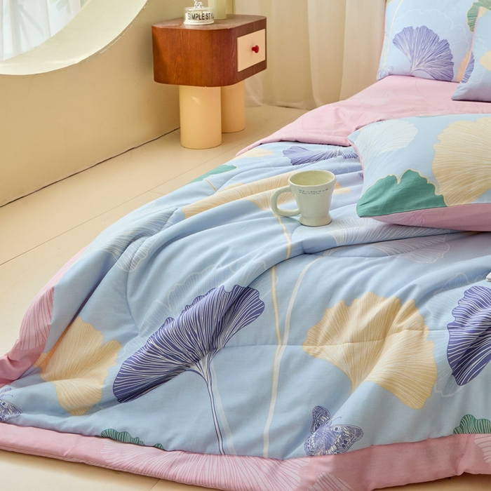 91家纺网 家纺一手货源 找家纺 珂博家纺2025新款亲肤全棉印花夏被 蝶舞杏运