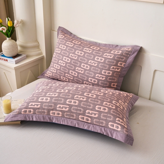 91家纺网 家纺一手货源 找家纺 棠薇家纺2025新款简约风多功能纱布盖毯纱布毯子毛巾被床盖沙发巾单毯枕巾枕套三件套 爱情扣浅紫