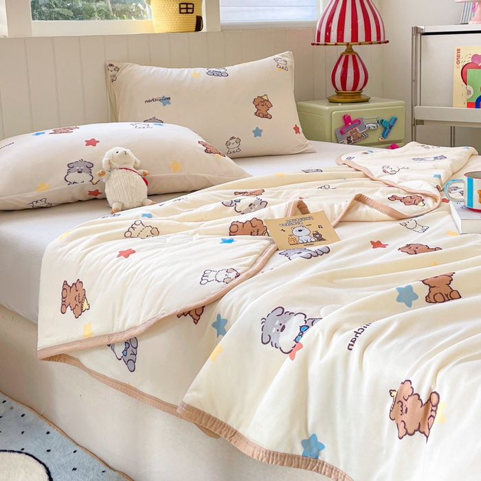 91家纺网 家纺一手货源 找家纺 金爱家2025新款A类高品质正版授权miiiiichan可爱卡通狗狗白熊女孩牛奶丝针织棉夏被 针织棉miiiiichan-星星狗狗