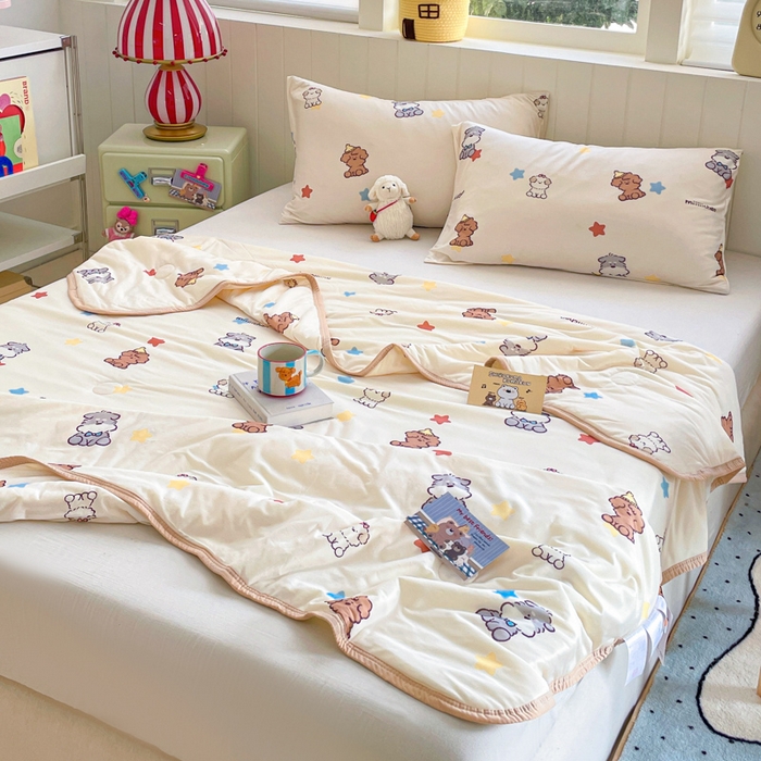 91家纺网 家纺一手货源 找家纺 金爱家2025新款A类高品质正版授权miiiiichan可爱卡通狗狗白熊女孩牛奶丝针织棉夏被 针织棉miiiiichan-星星狗狗