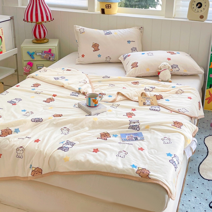 91家纺网 家纺一手货源 找家纺 金爱家2025新款A类高品质正版授权miiiiichan可爱卡通狗狗白熊女孩牛奶丝针织棉夏被 针织棉miiiiichan-星星狗狗