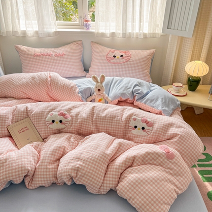  2025新款水洗棉猫咪毛巾绣四件套 小粉格喵咪