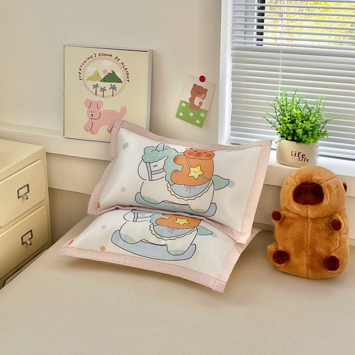 91家纺网 家纺一手货源 找家纺 博雅2025新款冰丝单枕套三丽欧，宇航员，卡皮 小马卡皮巴拉