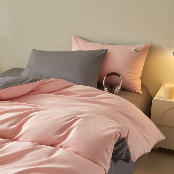 91家纺网 家纺一手货源 找家纺 莱通家纺 2025新款纯色双拼四件套 樱花粉+高级灰