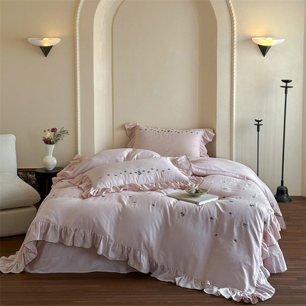 91家纺网 家纺一手货源 找家纺 名品优仓 2025新款纯棉水洗棉双层纱提花韩版花边四件套 玫瑰故事 玫瑰故事一爱坦粉