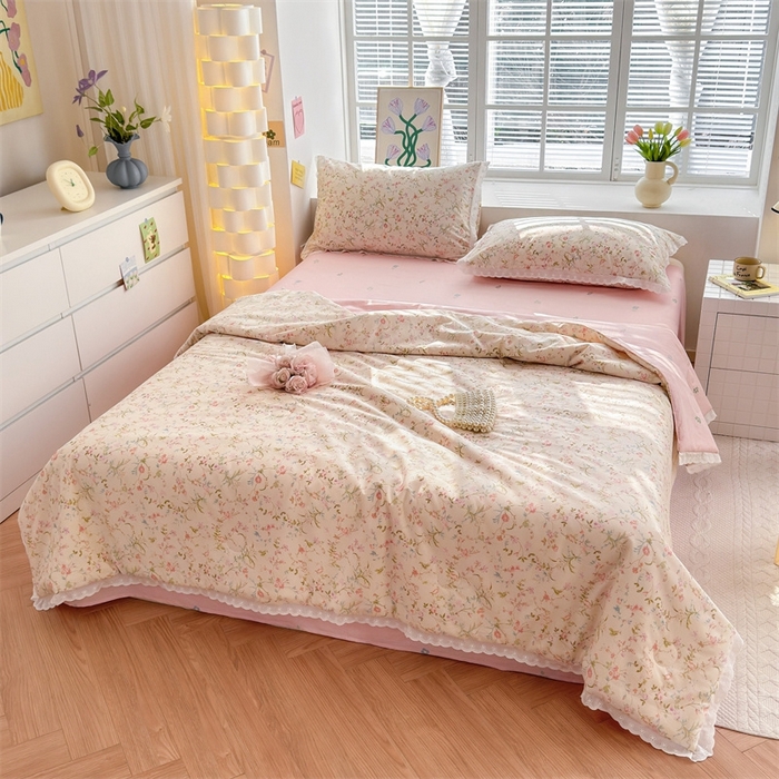 91家纺网 家纺一手货源 找家纺 2025新款全棉花边大豆夏被四件套 花蔓梦境