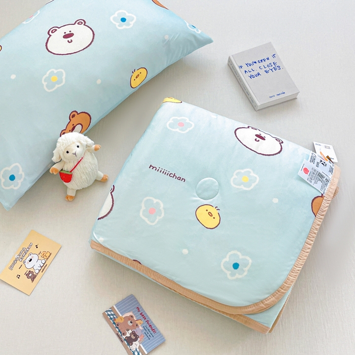 91家纺网 家纺一手货源 找家纺 金爱家2025新款A类高品质正版授权miiiiichan可爱卡通狗狗白熊女孩牛奶丝针织棉夏被 针织棉miiiiichan-开心白熊