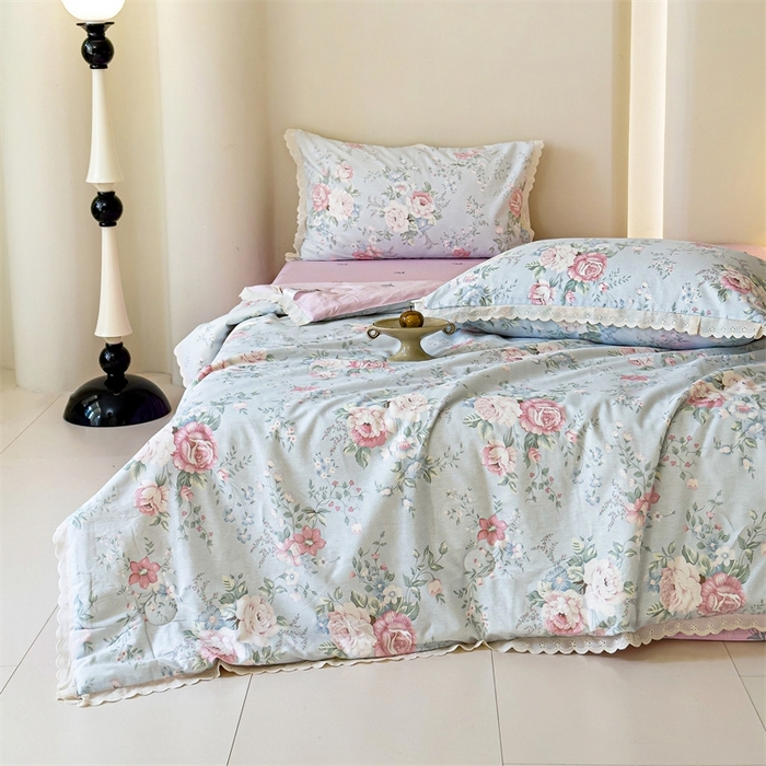 91家纺网 家纺一手货源 找家纺 2025新款全棉花边大豆夏被四件套 华庭庄园-蓝