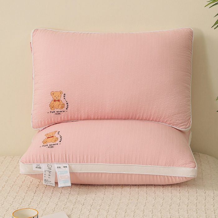 91家纺网 家纺一手货源 找家纺 （总）大熊枕芯 2025新款小熊泡泡纱羽丝绒枕芯