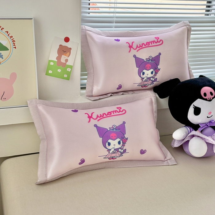 91家纺网 家纺一手货源 找家纺 博雅2025新款三丽欧冰丝单枕套 礼盒库洛米