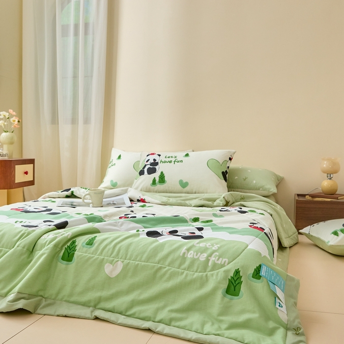 91家纺网 家纺一手货源 找家纺 珂博家纺2025新款亲肤全棉印花夏被 森林熊猫