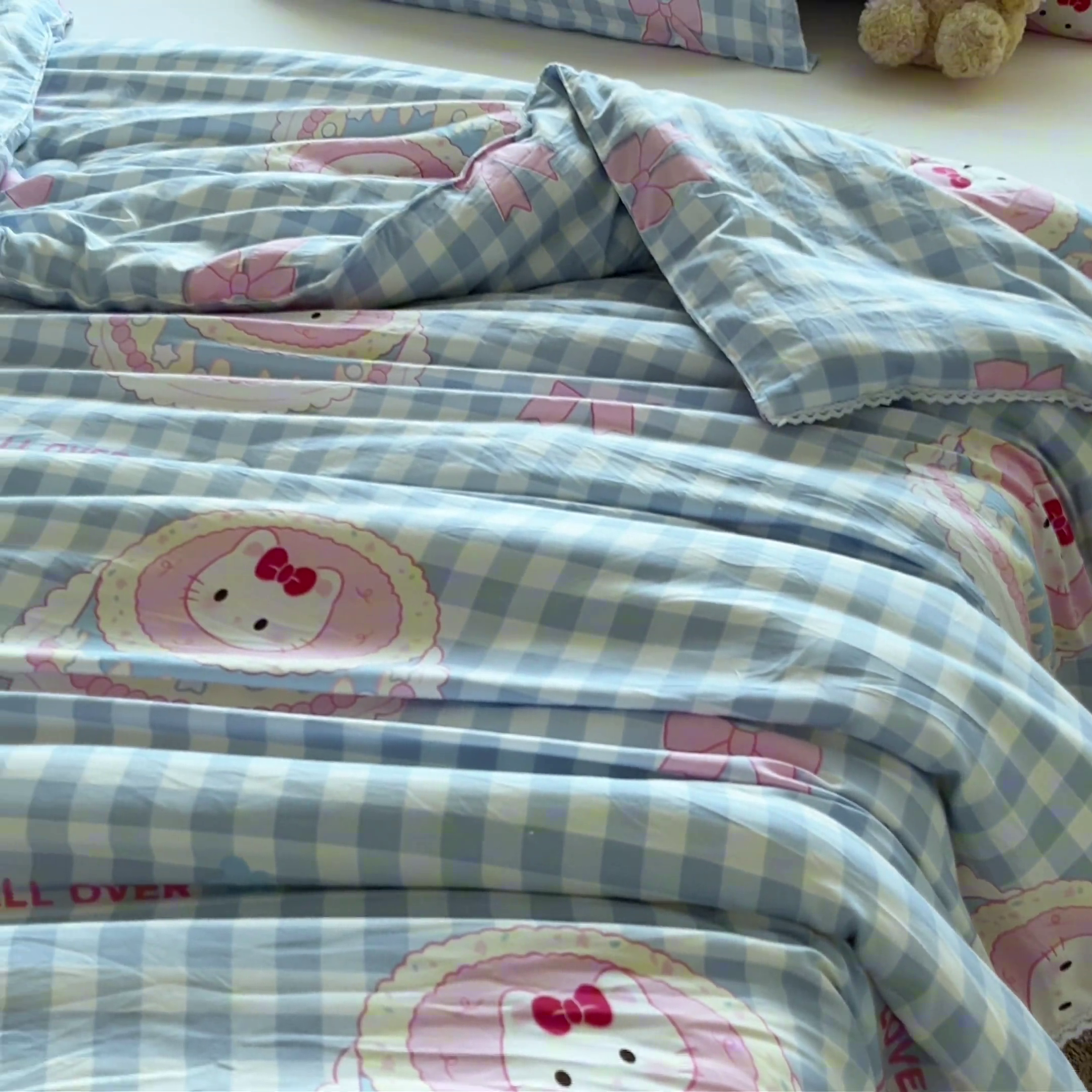 91家纺网 家纺一手货源 找家纺 创优  2025新款有氧双层纱小清新印花小花边夏被夏凉被可机洗空调被子被芯 蛋糕蓝格 kt